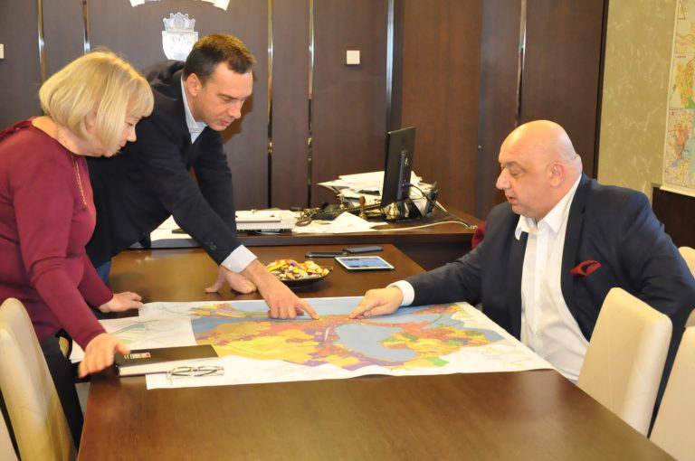Министър Кралев и Димитър Николов обсъдиха възможностите за изграждане на нов стадион в Бургас