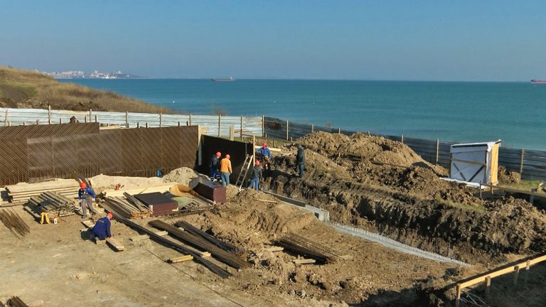 Бетонът до плажа в Крайморие- законен, изниква нов квартал /снимки/