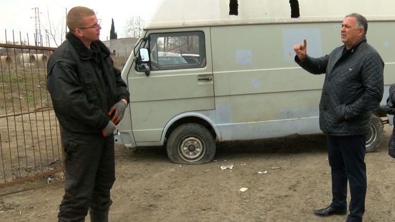 Караваната на Руди Люберс вместо в музей се озова за скрап, собственикът на автоморгата иска от Холандия 1000 лв./снимки/