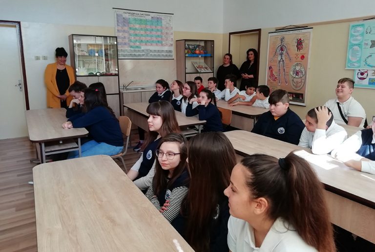 Разясниха на учениците в Равда и Кошарица за Интернет и опасностите, които крие