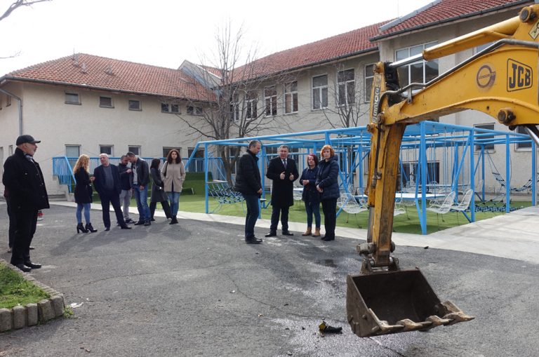 Започна разширяването на училището в Св. Влас