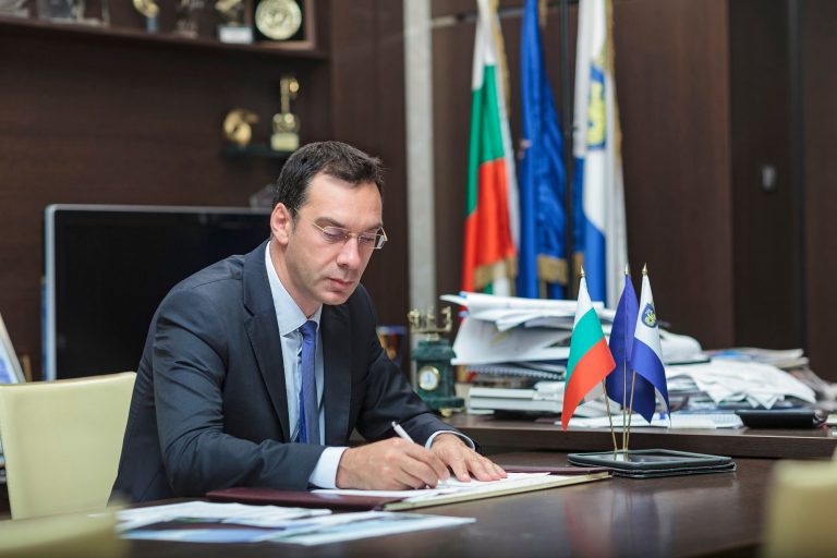 Кметът Николов честити 24 май на бургазлии