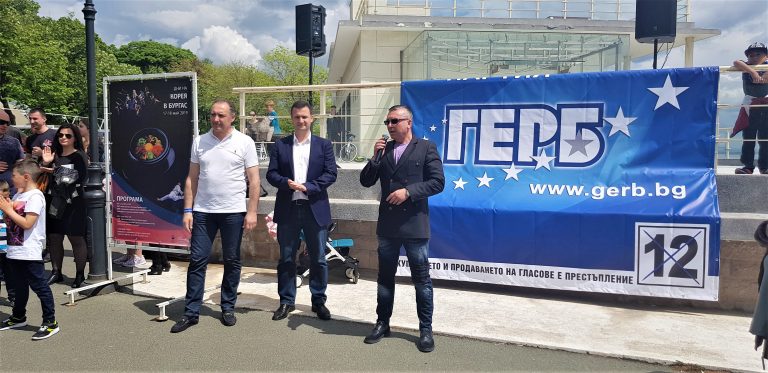 13 състава и стотици бургазлии подкрепиха третото издание на  „Поведи хорото в Бургас“
