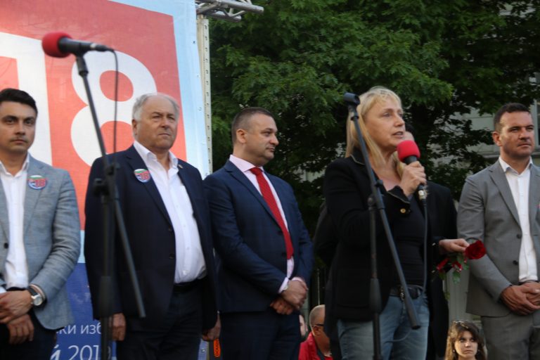 Йончева пита Борисов: На кого сте се обаждал, за да спрат разследванията за къщата в Барселона?