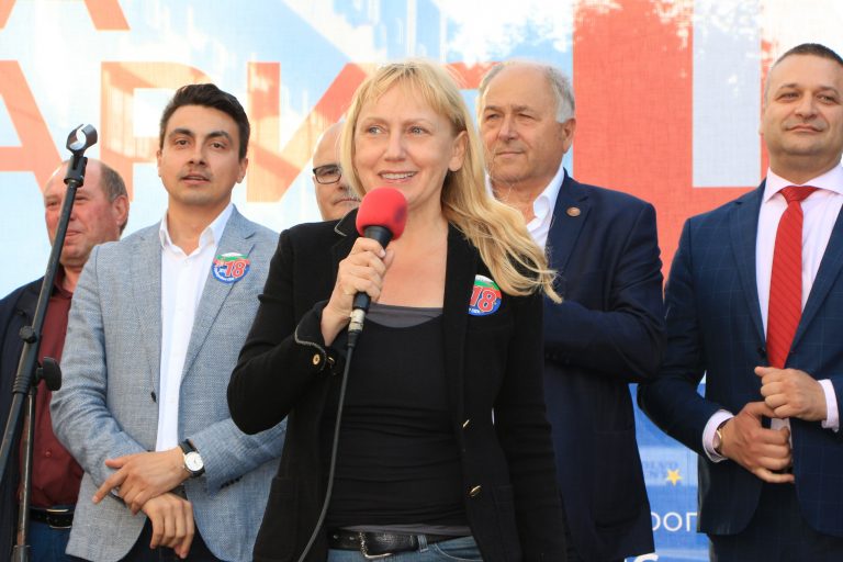 Йончева в Бургас: Революция се прави по два начина – или хващаме паветата и сопите, или отиваме на избори
