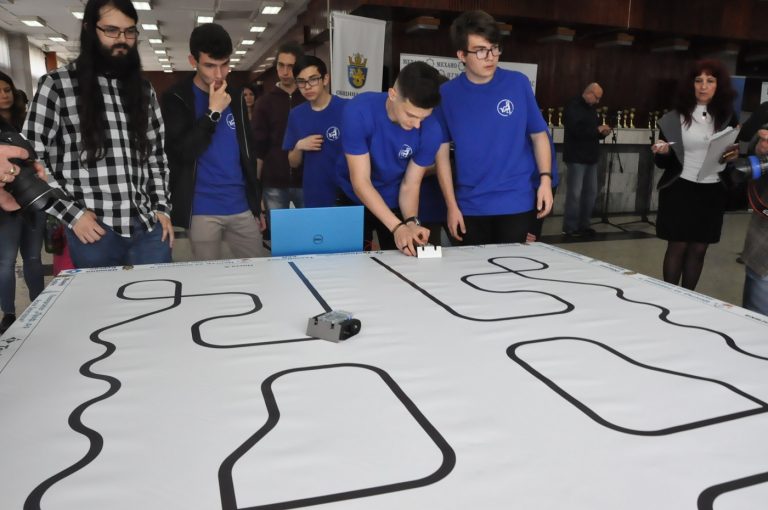 Оспорвано „ROBO CHALLENGE“ се проведе в Бургас