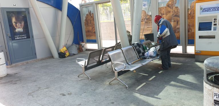 МСДС-Бургас алармира: Централната автобусна спирка е средище на бездомници