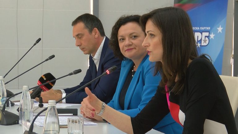 Мария Габриел за фалшивите новини: Няма рецепта чудо за справяне с дезинформацията /видео/