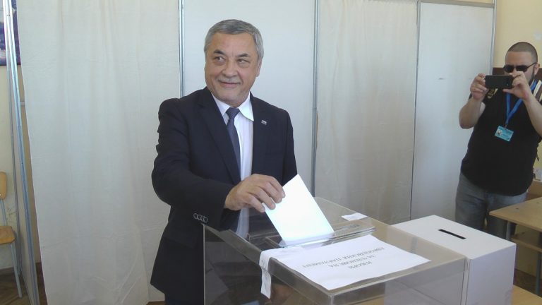 Валери Симеонов : Ръката ми да изсъхне, ако гласувам машинно /видео/