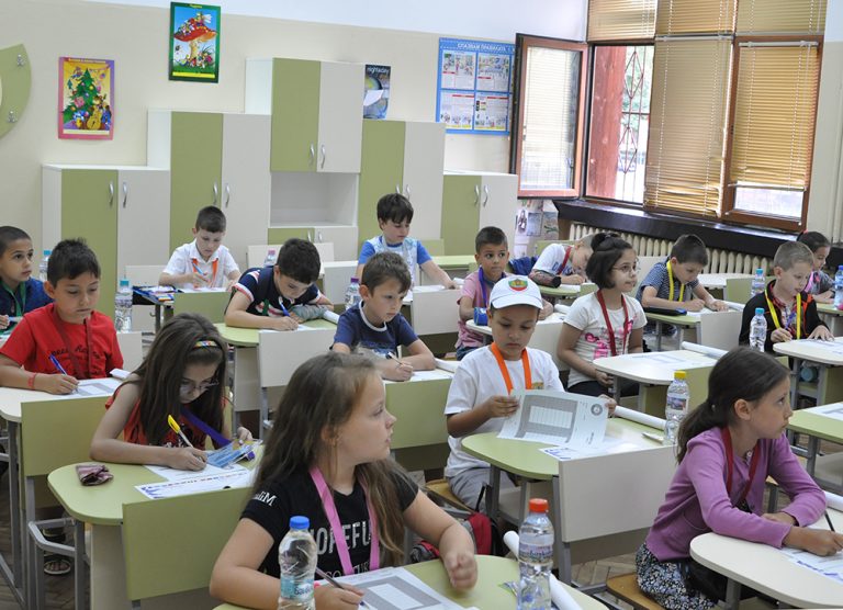 Математици от цял свят засадиха градина от рози в Несебър