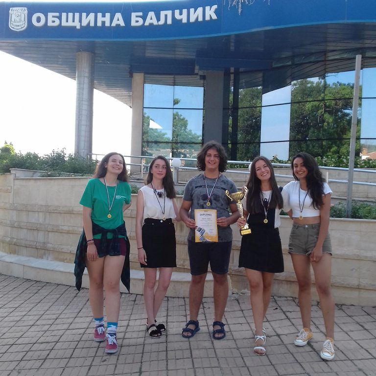 Студио „Таланти“ при несебърското СУ „Любен Каравелов“ с Гранд При в „Светът в детските длани“