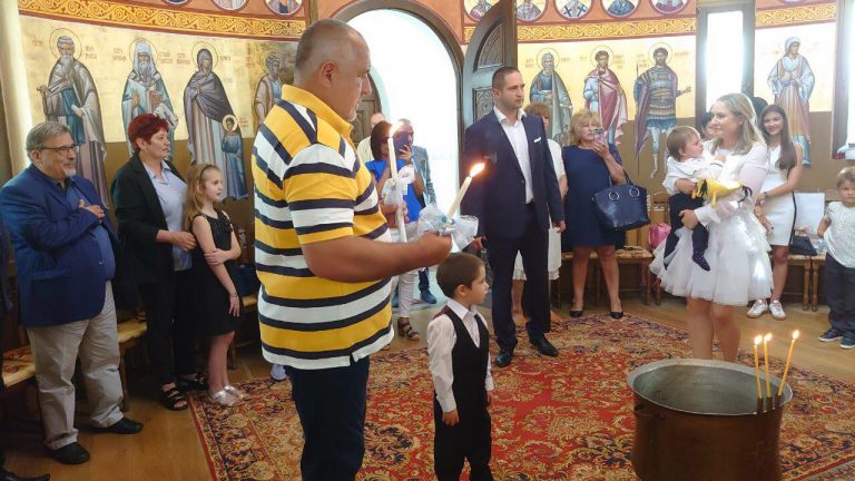 Бойко Борисов стана кръстник на внуците си/снимки/