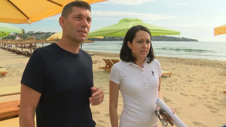 Спешна проверка на Каваците след бележката с цена на чадър за 70 лв. Концесионерите: шезлонгите са от тиково дърво /снимки/