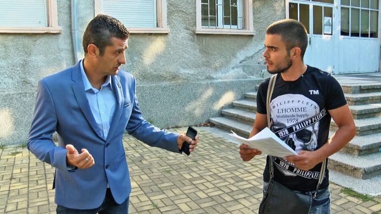 Жителите на кв. Сарафово с подписка срещу EVN, завеждат дела заради редовно спиране на тока /снимки/
