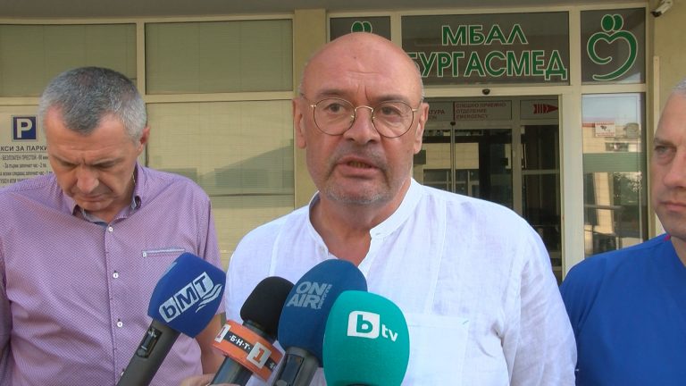 Оперираха успешно Стефан Данаилов, поставиха му изкуствена става
