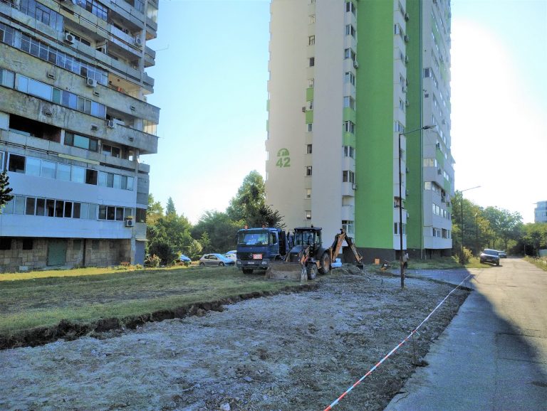 Изграждат в „Зорница“ два паркинга и нова детска площадка между 11 и 13 бл.