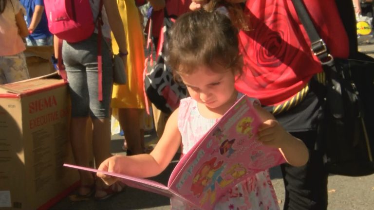 „Стара хартия за нова книга“- започна от Бургас, опашка се изви пред Пантеона /видео/