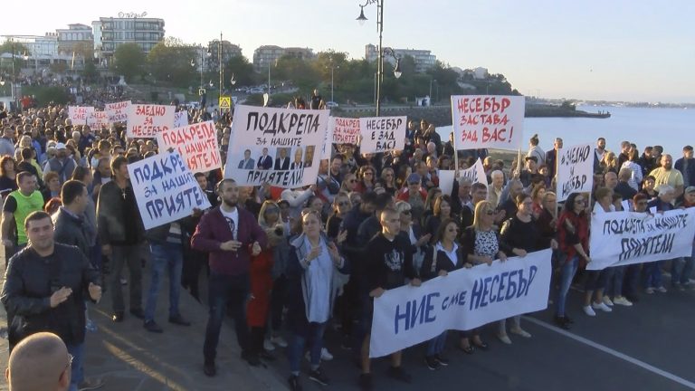 Несебър си иска кмета Николай Димитров, излезе на протестно шествие /видео/