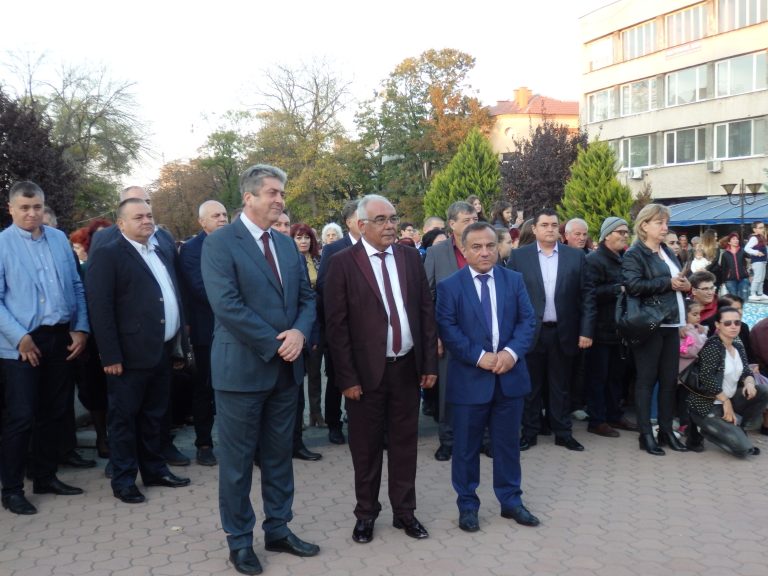 Първанов в Карнобат: Майсторлъкът си пролича – със сиромашки бюджет градът се превърна в малката Виена