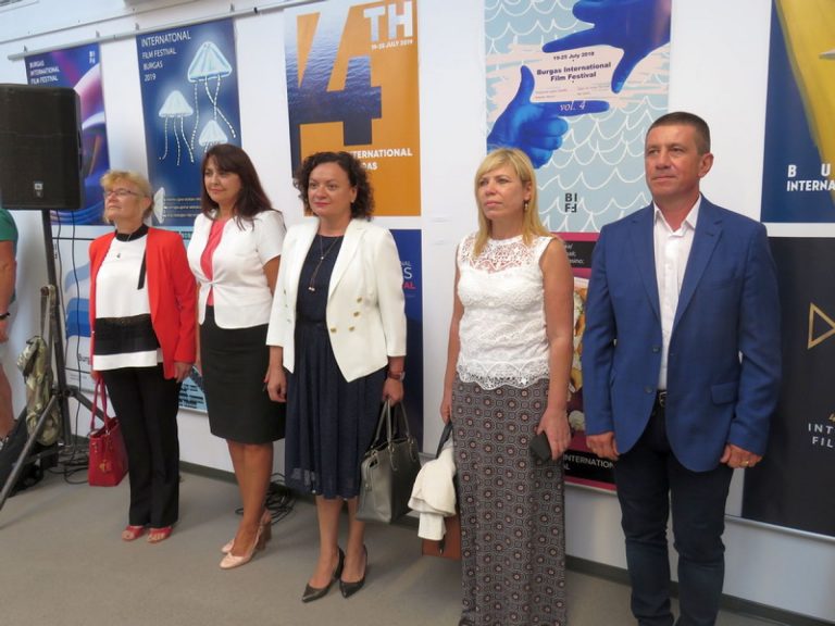 Директорът на бургаското пристанище откри учебната година в Морското училище и Художествената академия в Бургас
