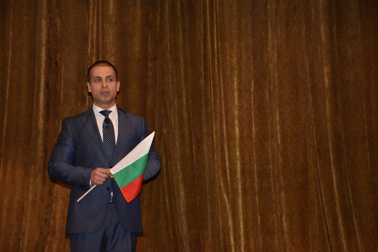 ДБГ: Бургаските улици „говорят”, че Димитър Николов и Живко Табаков отиват балотаж