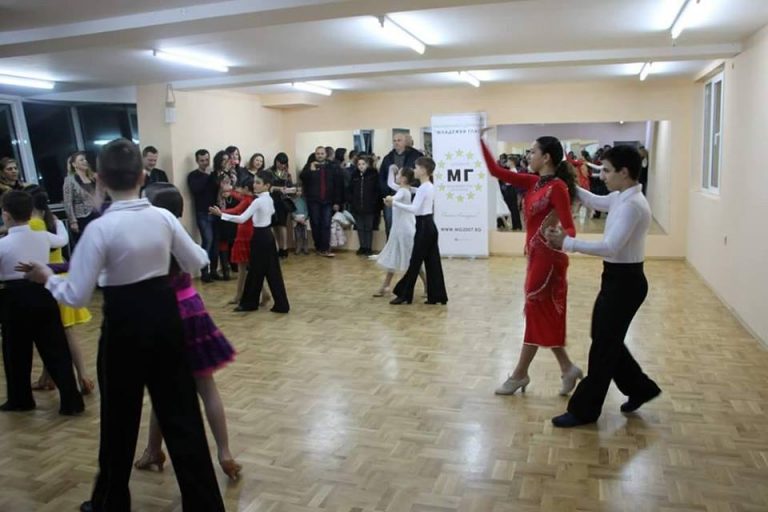 Безплатен урок по спортни танци ще се проведе в Бургас този четвъртък