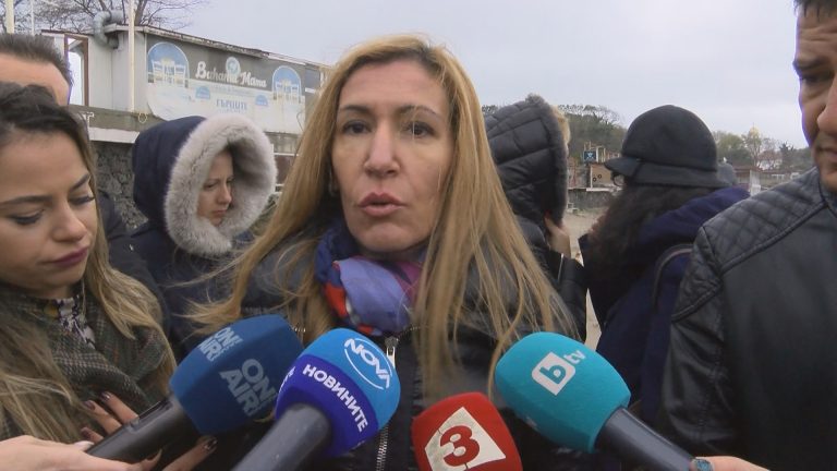 Премахват дигите на плажа в Созопол и глобяват концесионера