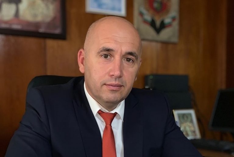 Издирват руснак за убийството на Ченгенето