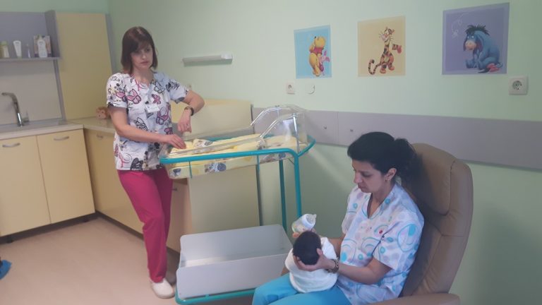 Поръчайте календар с недоносени бебета и помогнете да пораснат