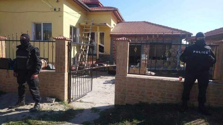 ДНСК провери 103 имота на обвинени за телефонни измами, започна премахване на незаконните строежи