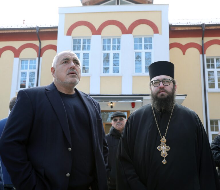 Премиерът Борисов посети реновираната сграда на Софийската духовна семинария