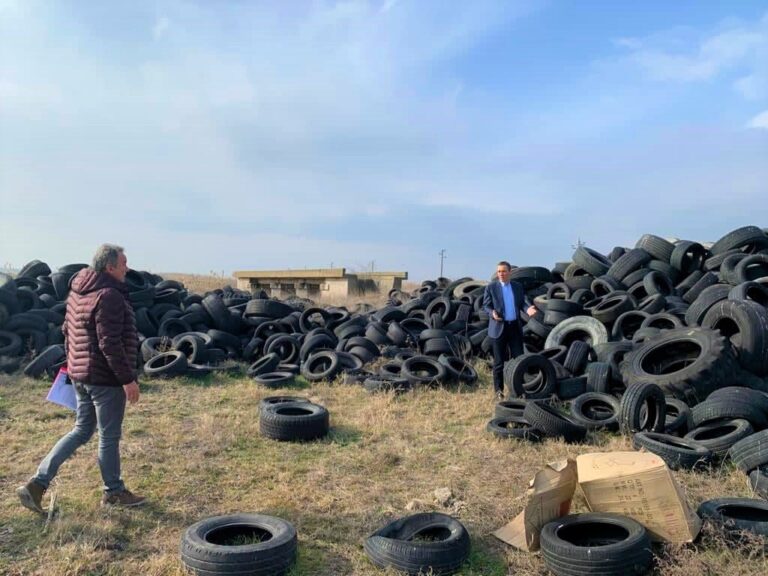 Кметът Николов сезира главния прокурор за незаконно депо за автомобилни гуми