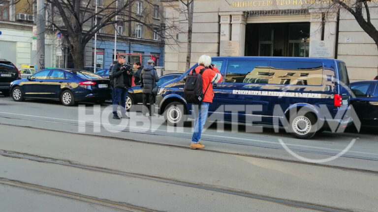 Отведоха министър Нено Димов за разпит в спецпрокуратурата
