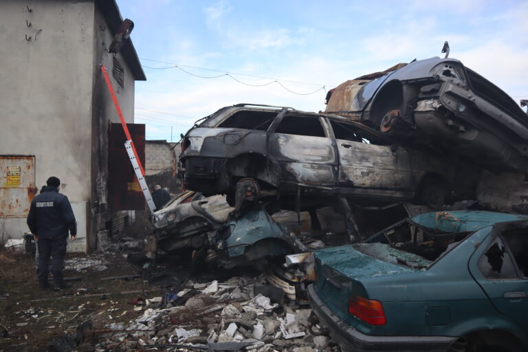 Виже щетите от пожара в Комлука, който остави гетото без ток /снимки/