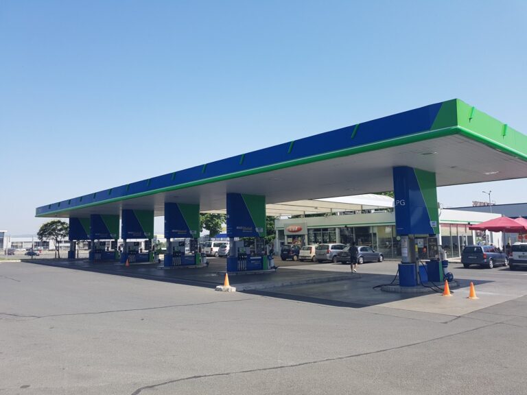Младежи от агитката на ПФК“Черно море“ задигнаха стоки от бензиностанция в Бургас