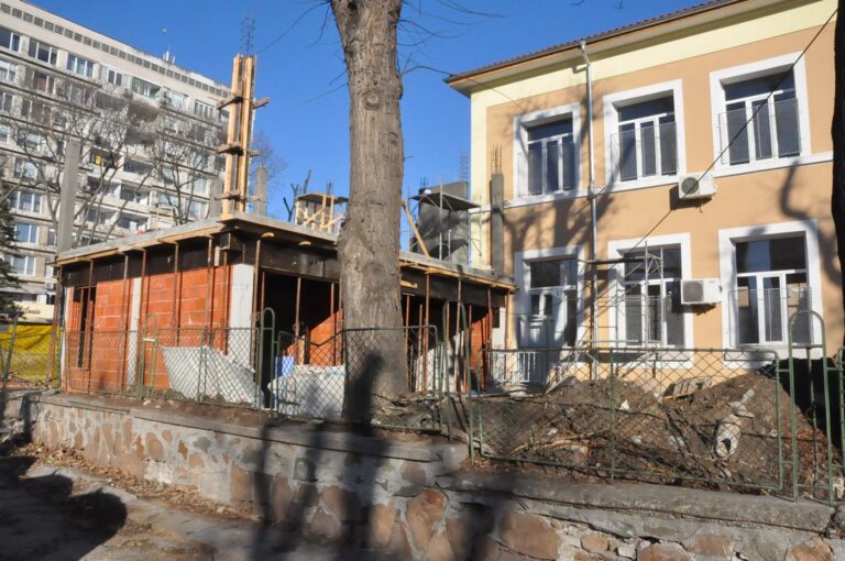 Ремонтират сградите, в които ще се помещават новите социални услуги на община Бургас