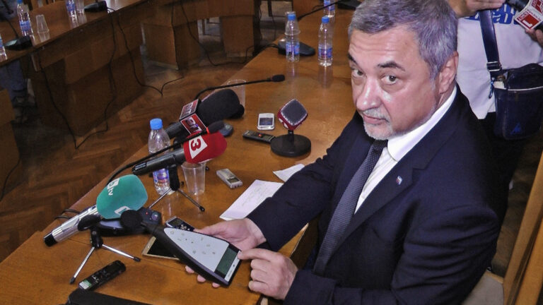 Симеонов се информирал сам за случая Божков. Изказване на руското разузнаване определи като „дребен детайл от хибридна война“