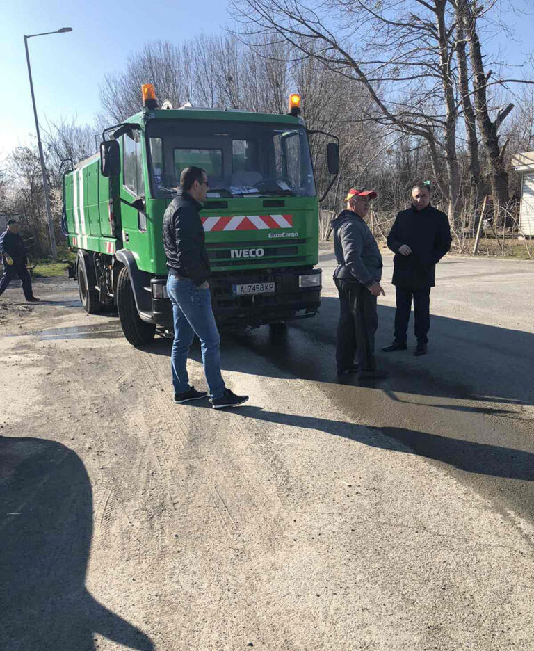 Кметът на Несебър инспектира дезинфекцията на улиците в града