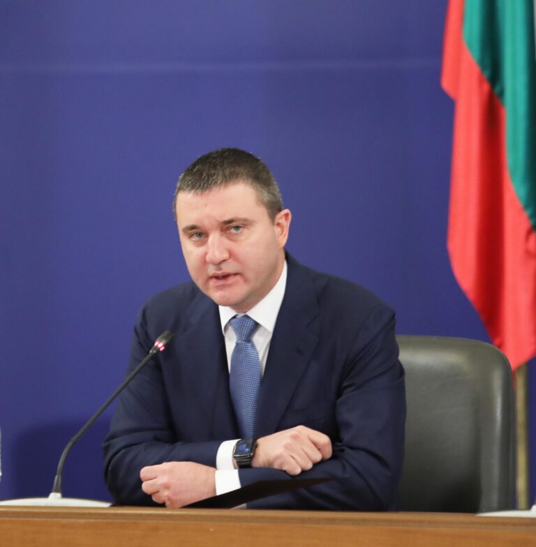 Горанов: Не предвиждаме промяна на данъчната политика