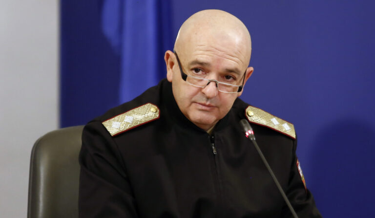 Пращаме SMS, ако ни се налага да излизаме?