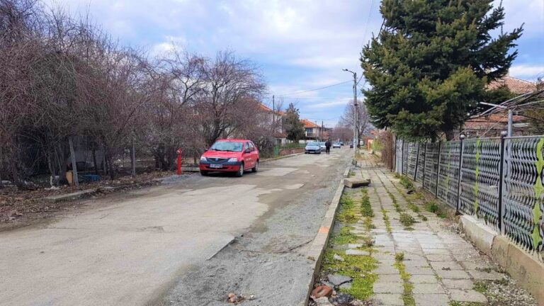 Обновяват ул. „Средногорие“ в кв. „Долно Езерово“