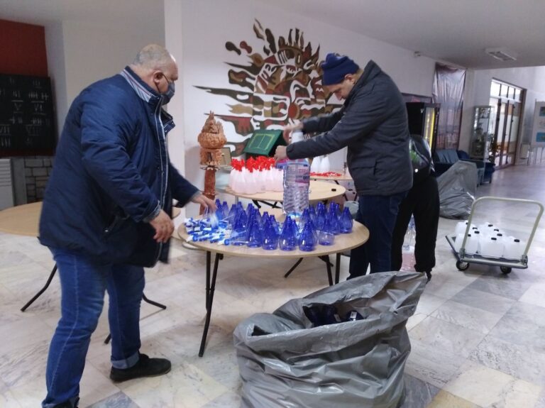 И бургаски художници пълнят дезинфектанти