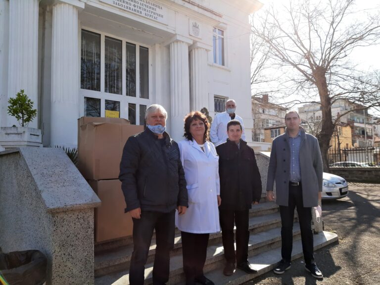 БСП – Бургас дари предпазни шлемове на Белодробната болница в града