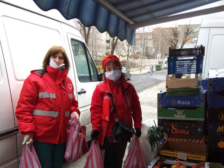 Доброволци в Несебър обгрижват 50 човека
