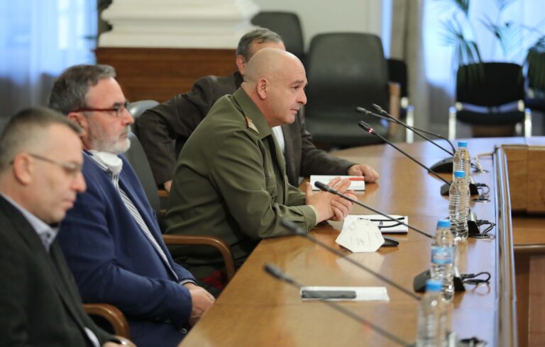 Жертвите на Ковид-19 вече са 36, 735 са заразените, сред новите случаи са 3 деца