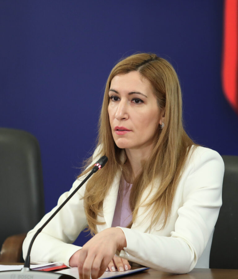 Ангелкова: Планираме от 15 юни да започне подготовката за летния сезон и от 1 юли той да стартира