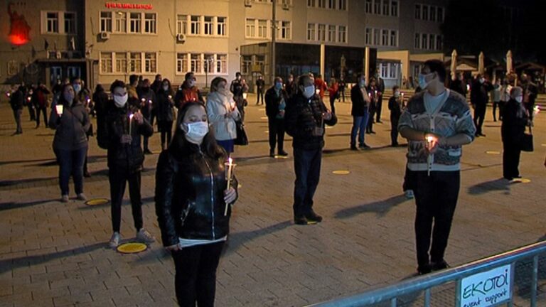 Бургазлии дисциплинирани, малцина на църква на Великден!/снимки/