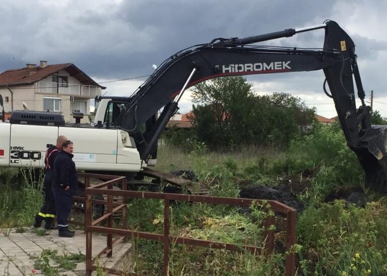 Почистват Малка река и Чакърлийска като превантивна мярка против наводнения