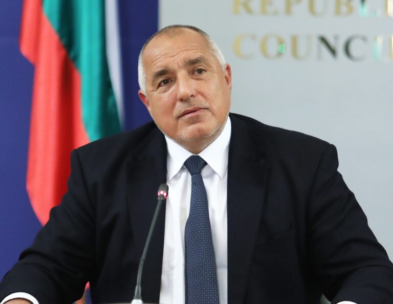 Божков връчва акциите на „Левски“ на Борисов