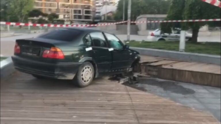 БМВ се заби на „Тройката“ след зрелищна гонка
